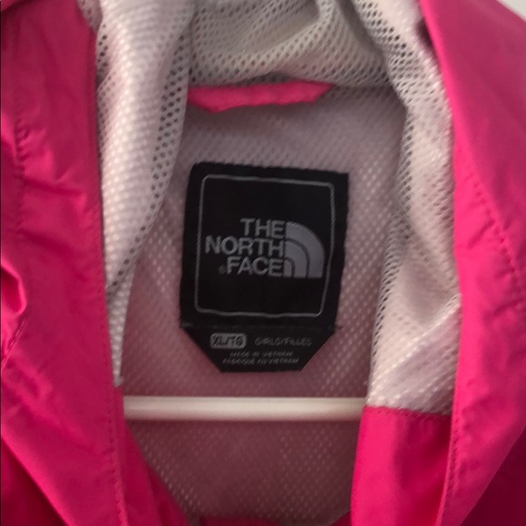 The north face Raincoat - Picture 3 of 4
